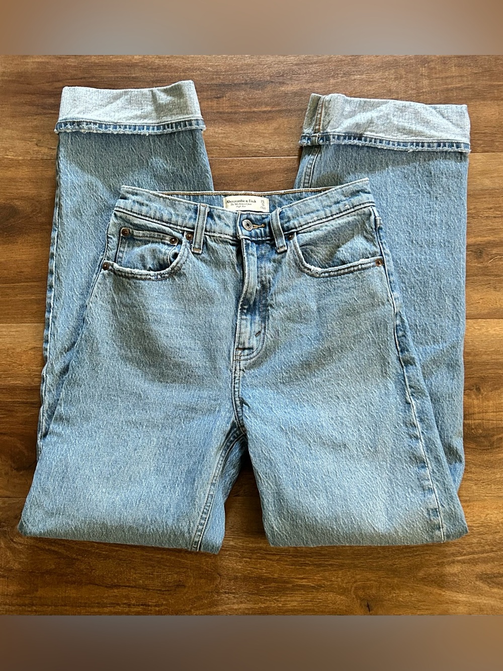 Abercrombie & Fitch the 90’s high rise relaxed cuffed jeans tag 25 waist 26